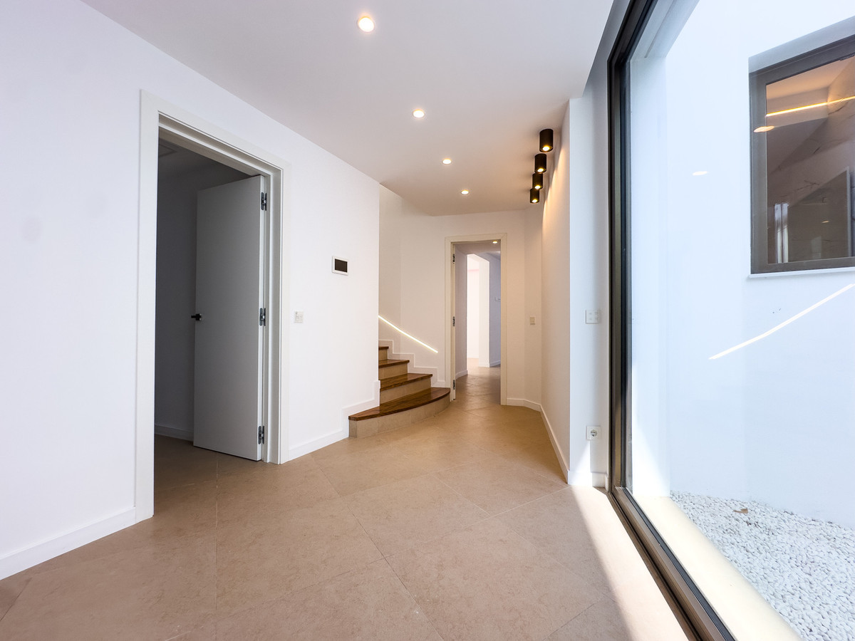 Villa for sale in Estepona