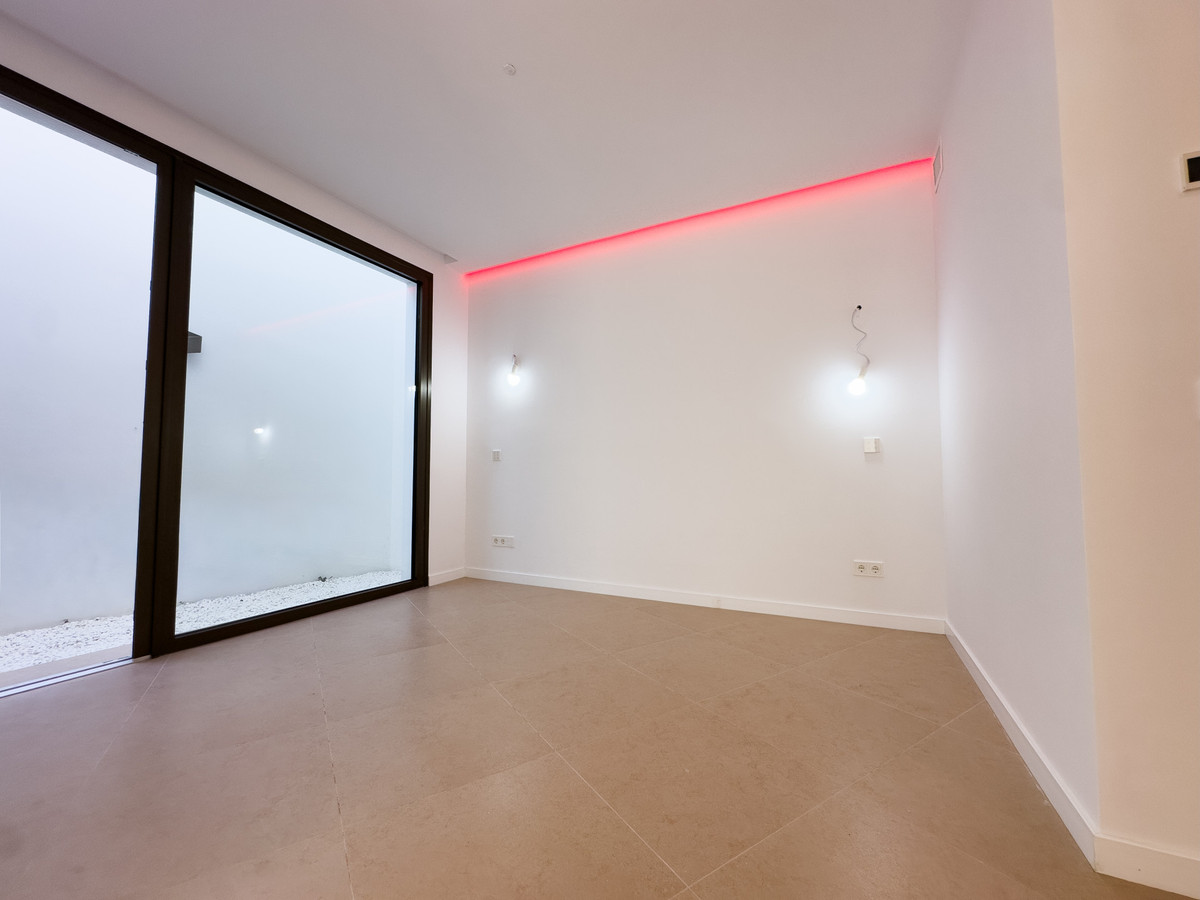 Villa for sale in Estepona