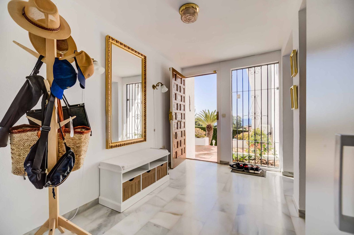 Villa for sale in Fuengirola