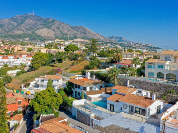 Villa for sale in Fuengirola