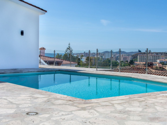 Villa for sale in Fuengirola