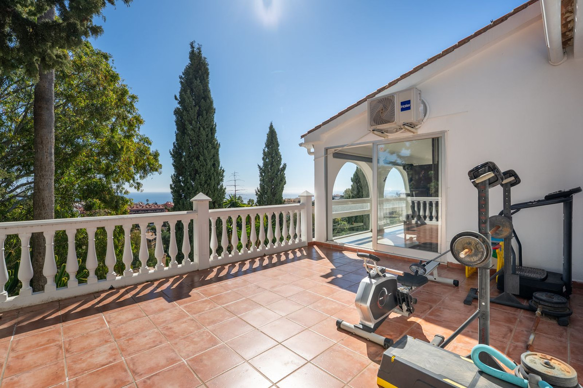Villa for sale in Fuengirola