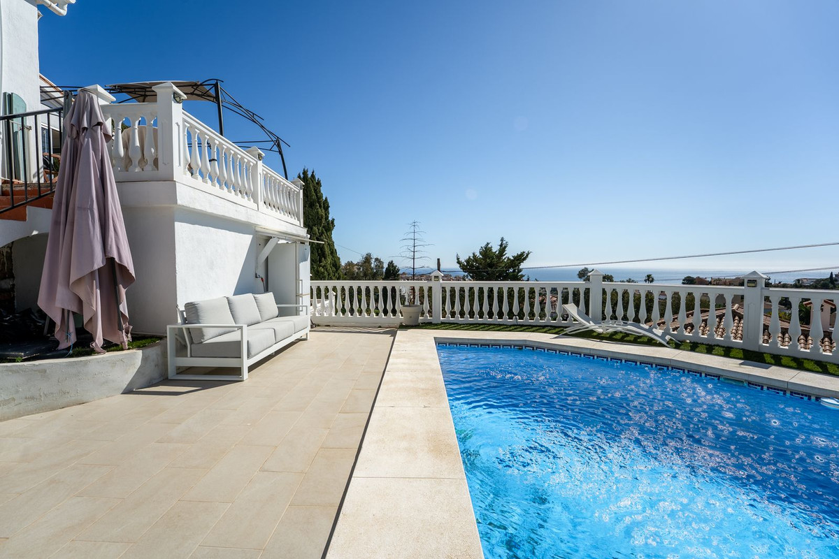 Villa for sale in Fuengirola