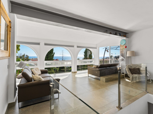 Villa for sale in Fuengirola