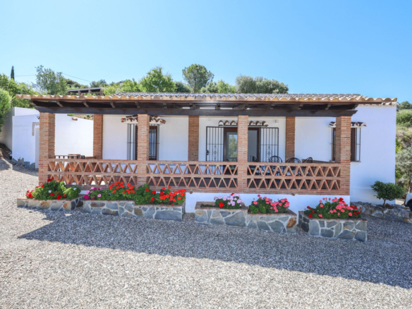 Villa for sale in Guaro