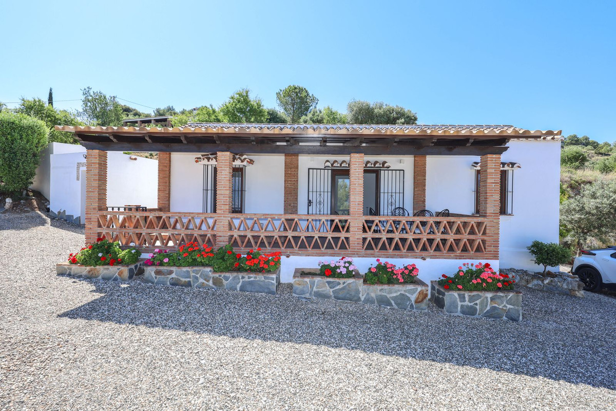 Villa for sale in Guaro