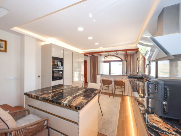 Villa for sale in Guaro
