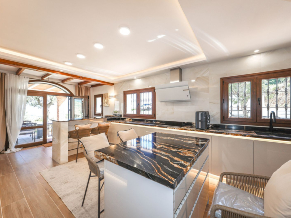 Villa for sale in Guaro