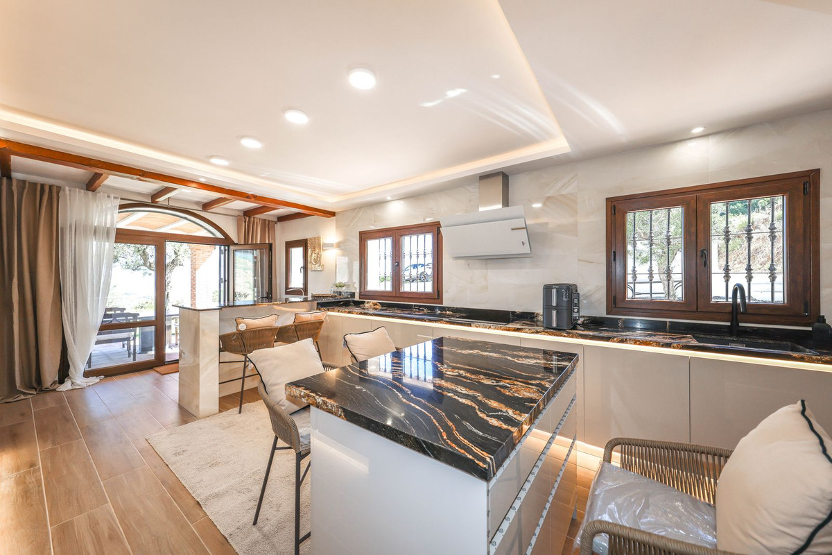 Villa for sale in Guaro