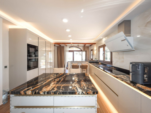 Villa for sale in Guaro