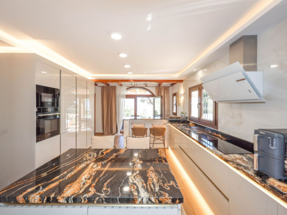 Villa for sale in Guaro