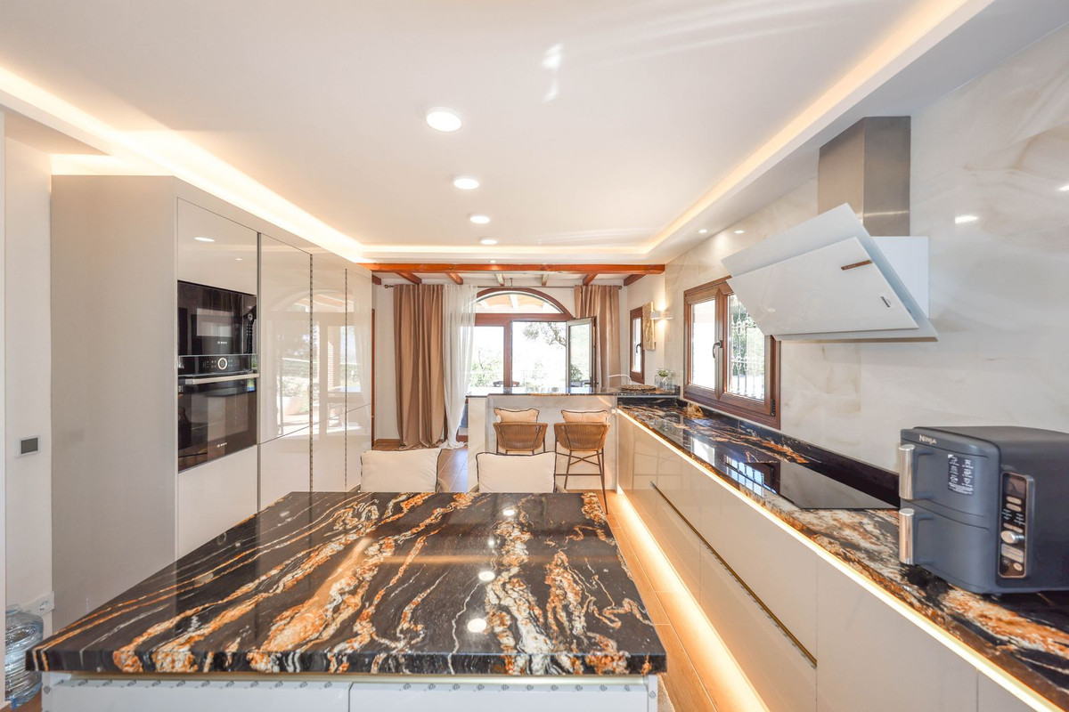 Villa for sale in Guaro