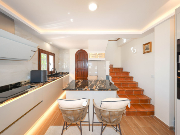 Villa for sale in Guaro