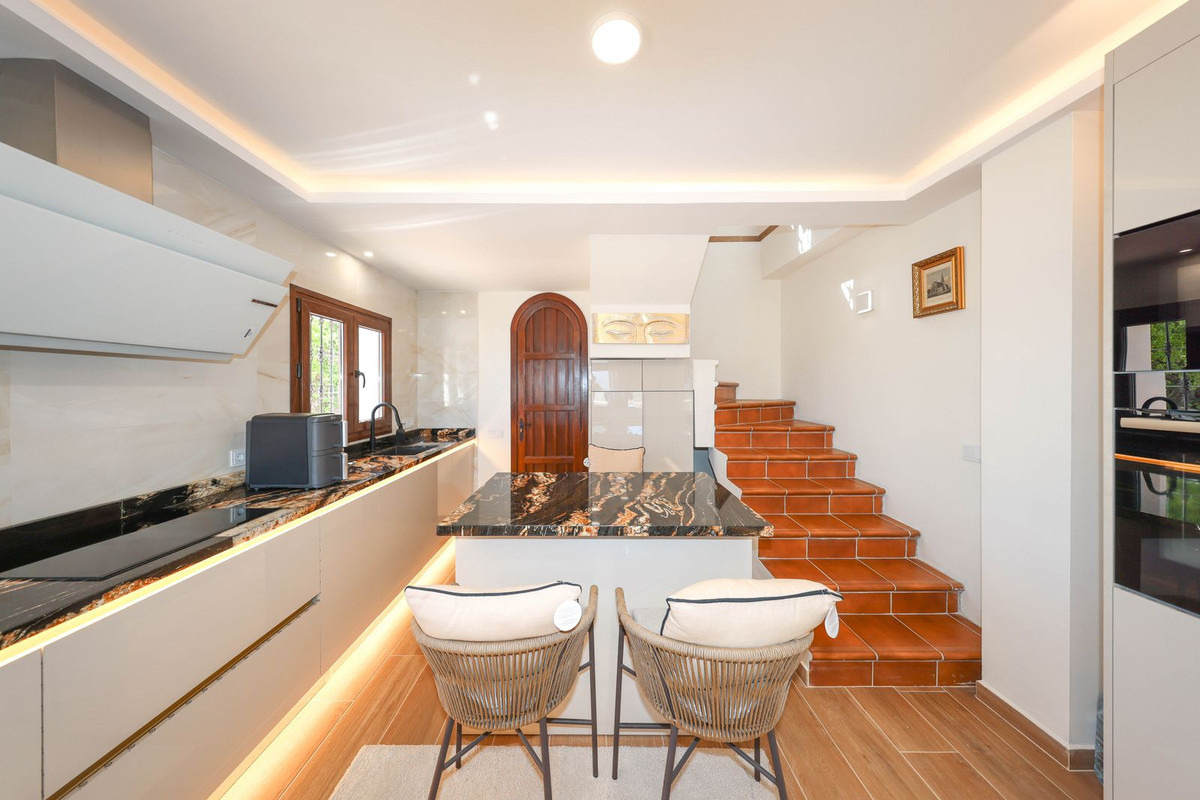 Villa for sale in Guaro
