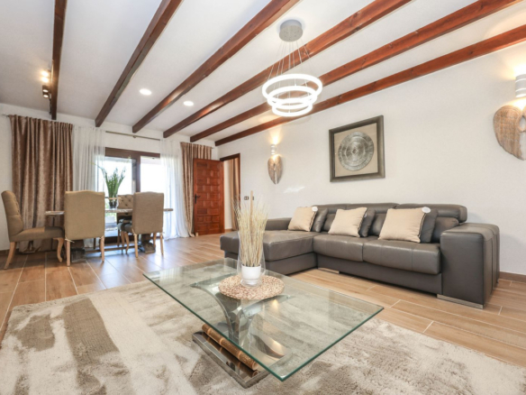 Villa for sale in Guaro