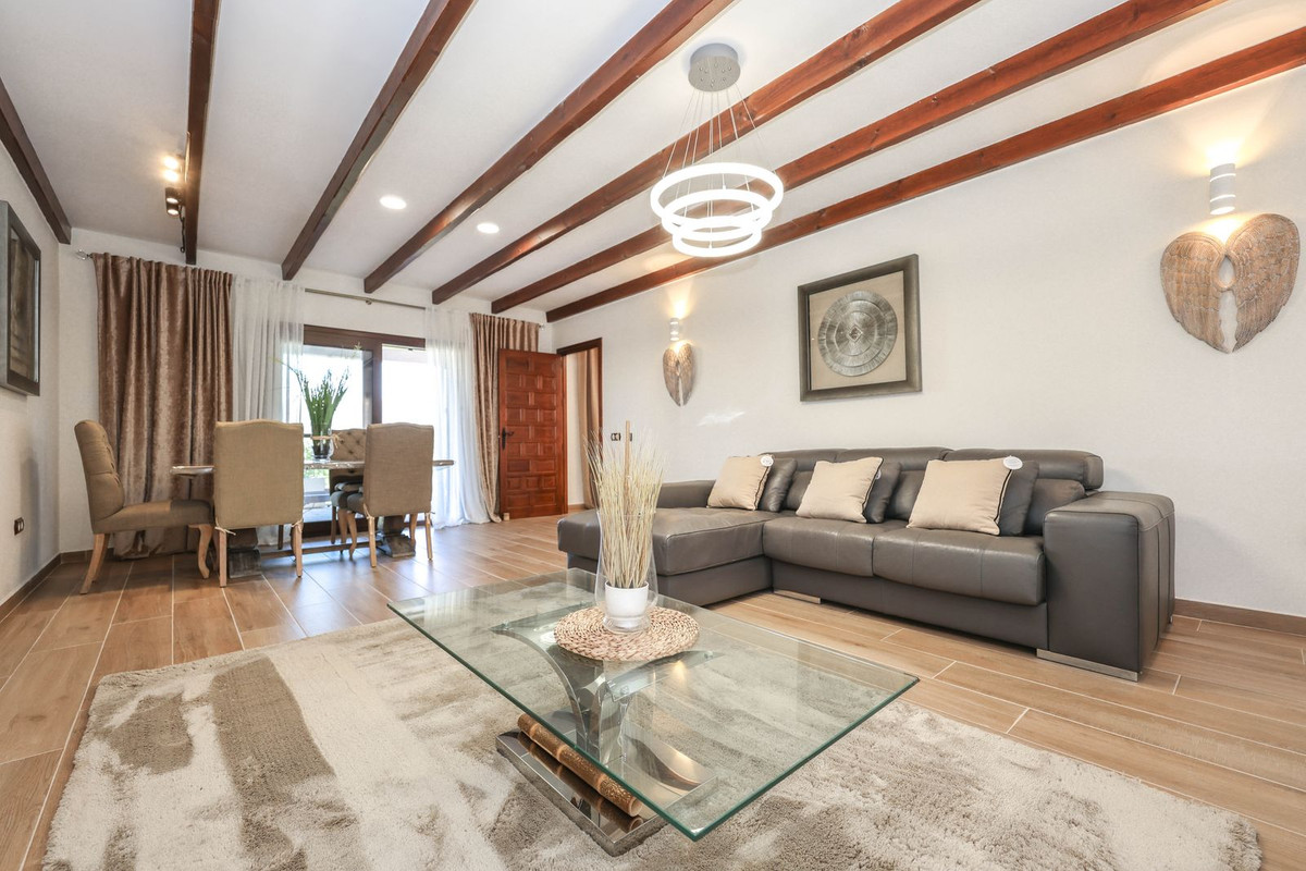 Villa for sale in Guaro