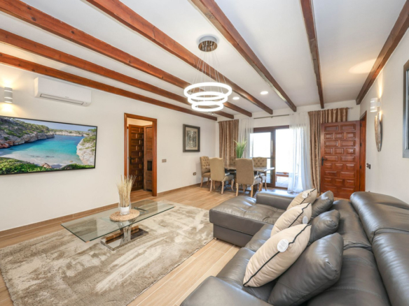Villa for sale in Guaro