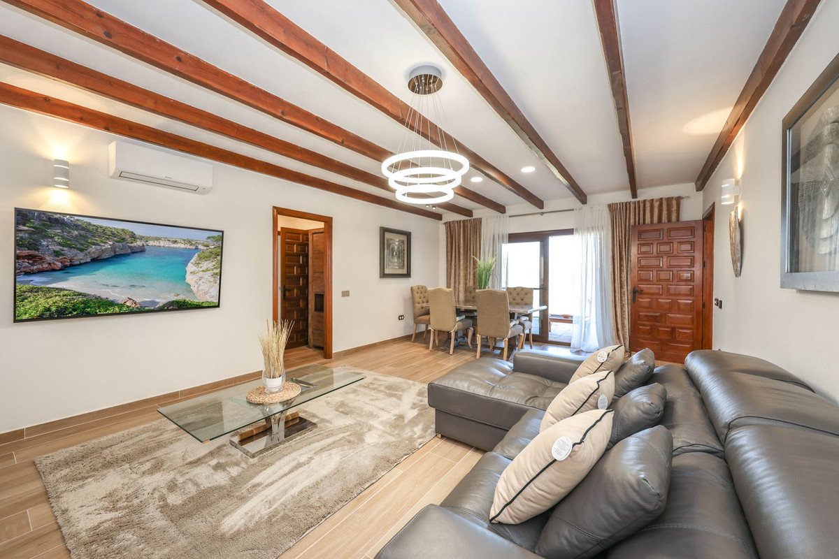 Villa for sale in Guaro