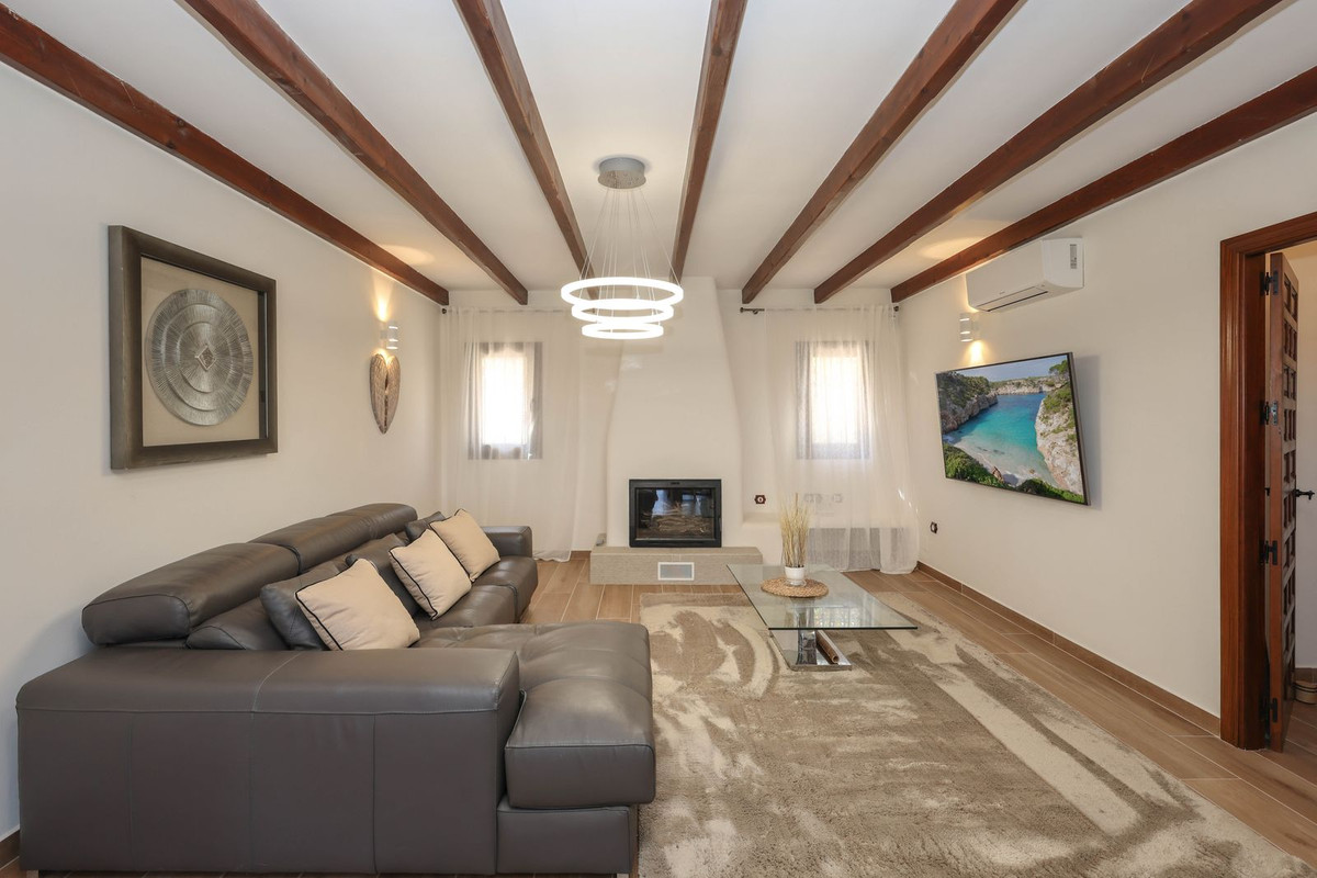 Villa for sale in Guaro