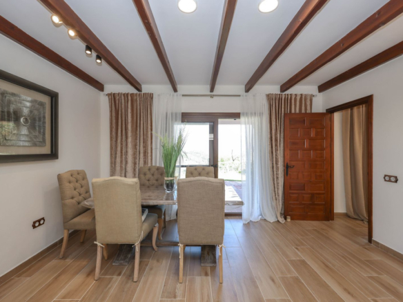 Villa for sale in Guaro