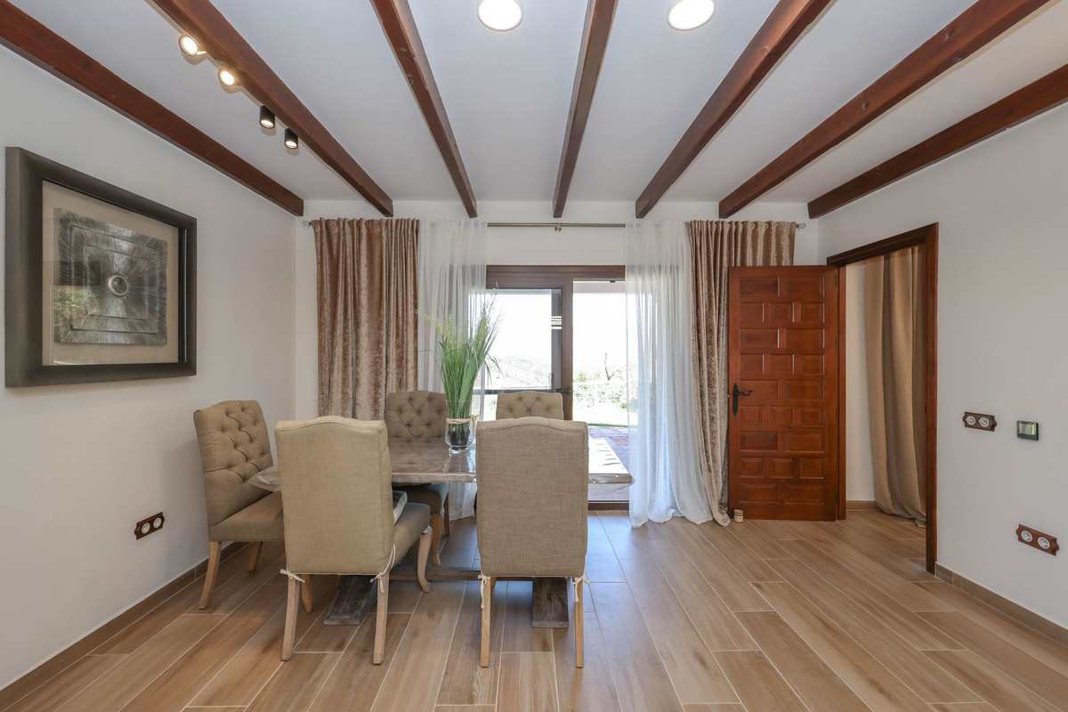 Villa for sale in Guaro