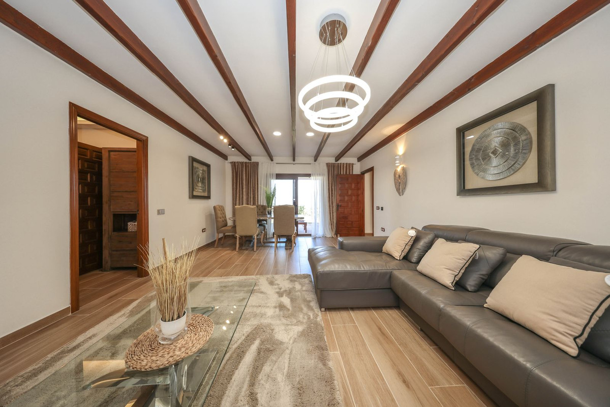 Villa for sale in Guaro
