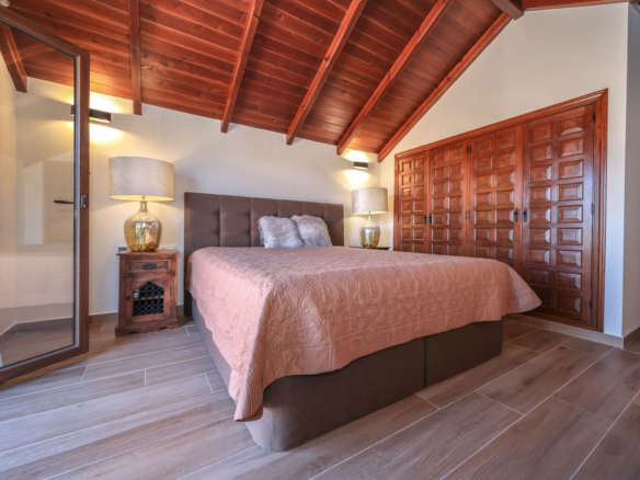 Villa for sale in Guaro