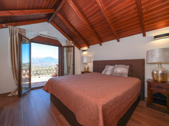 Villa for sale in Guaro