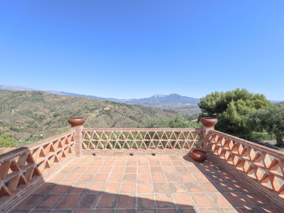 Villa for sale in Guaro