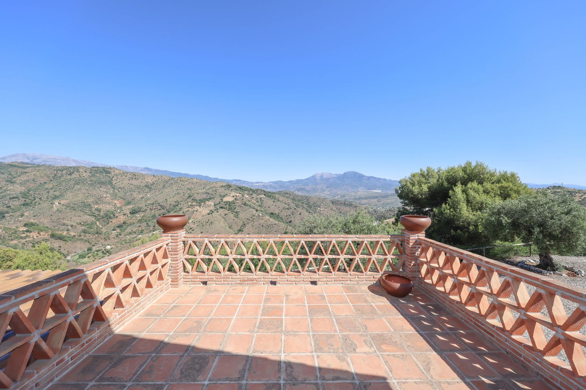 Villa for sale in Guaro