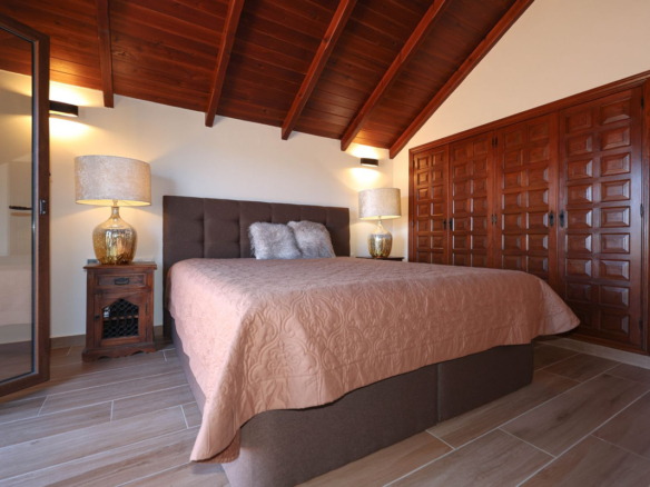 Villa for sale in Guaro