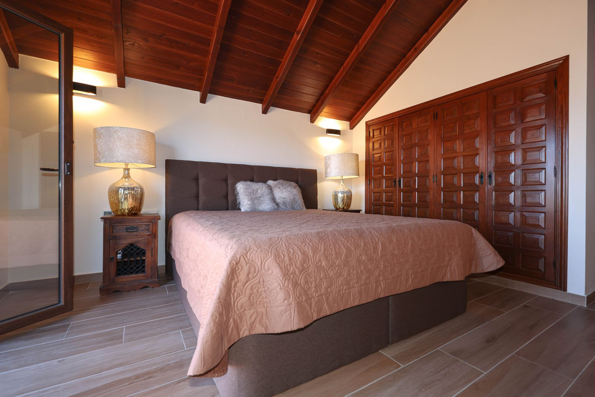 Villa for sale in Guaro
