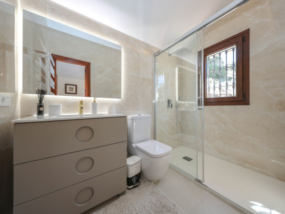 Villa for sale in Guaro