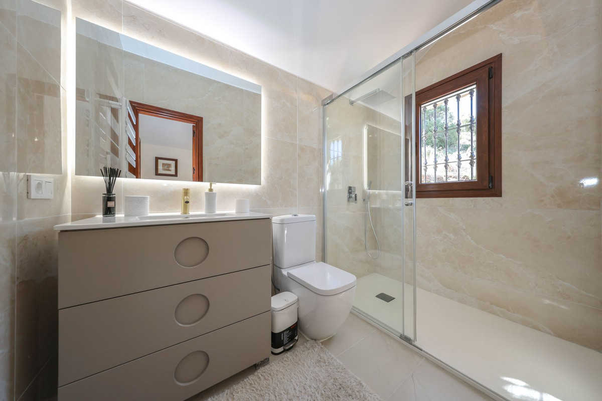 Villa for sale in Guaro