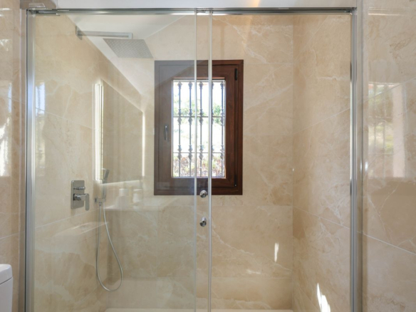 Villa for sale in Guaro