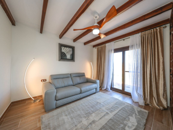 Villa for sale in Guaro