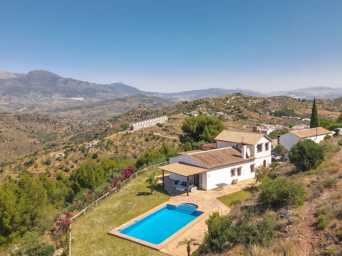 Villa for sale in Guaro
