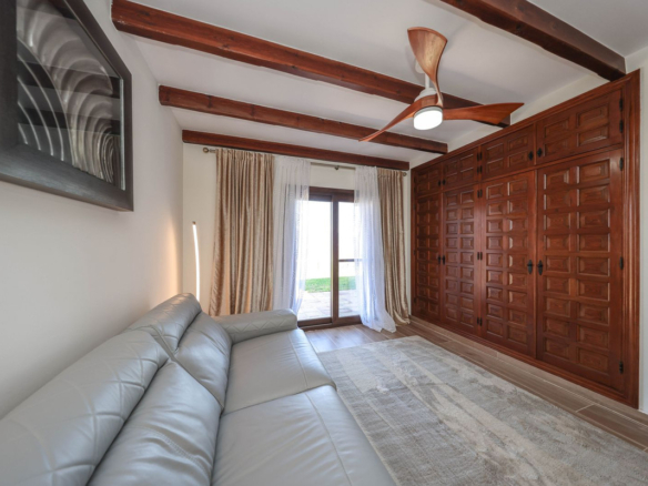 Villa for sale in Guaro