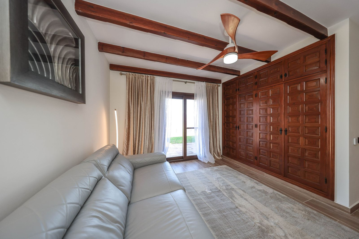 Villa for sale in Guaro