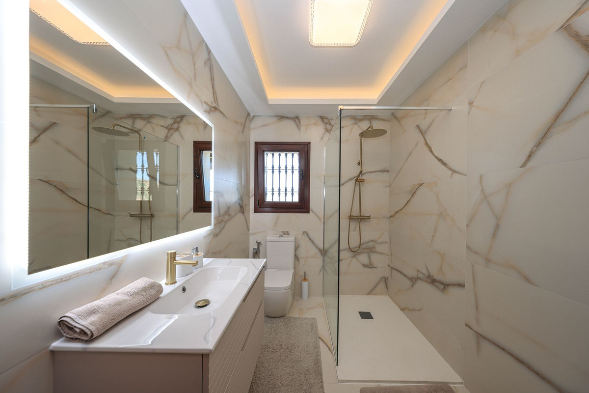 Villa for sale in Guaro