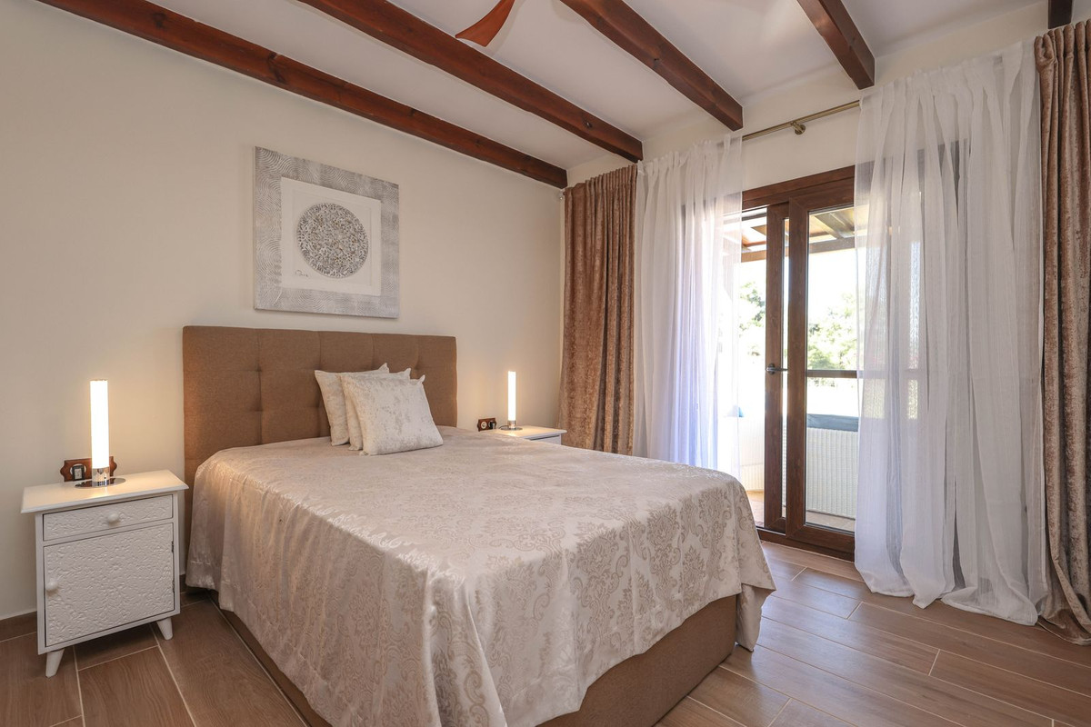 Villa for sale in Guaro