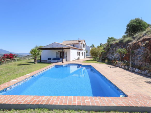 Villa for sale in Guaro