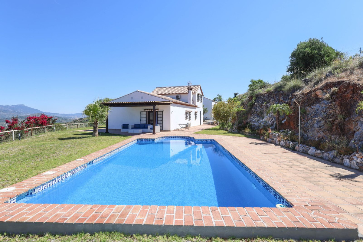 Villa for sale in Guaro