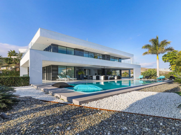 Villa for sale in Málaga