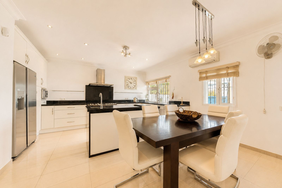 Villa for sale in Manilva