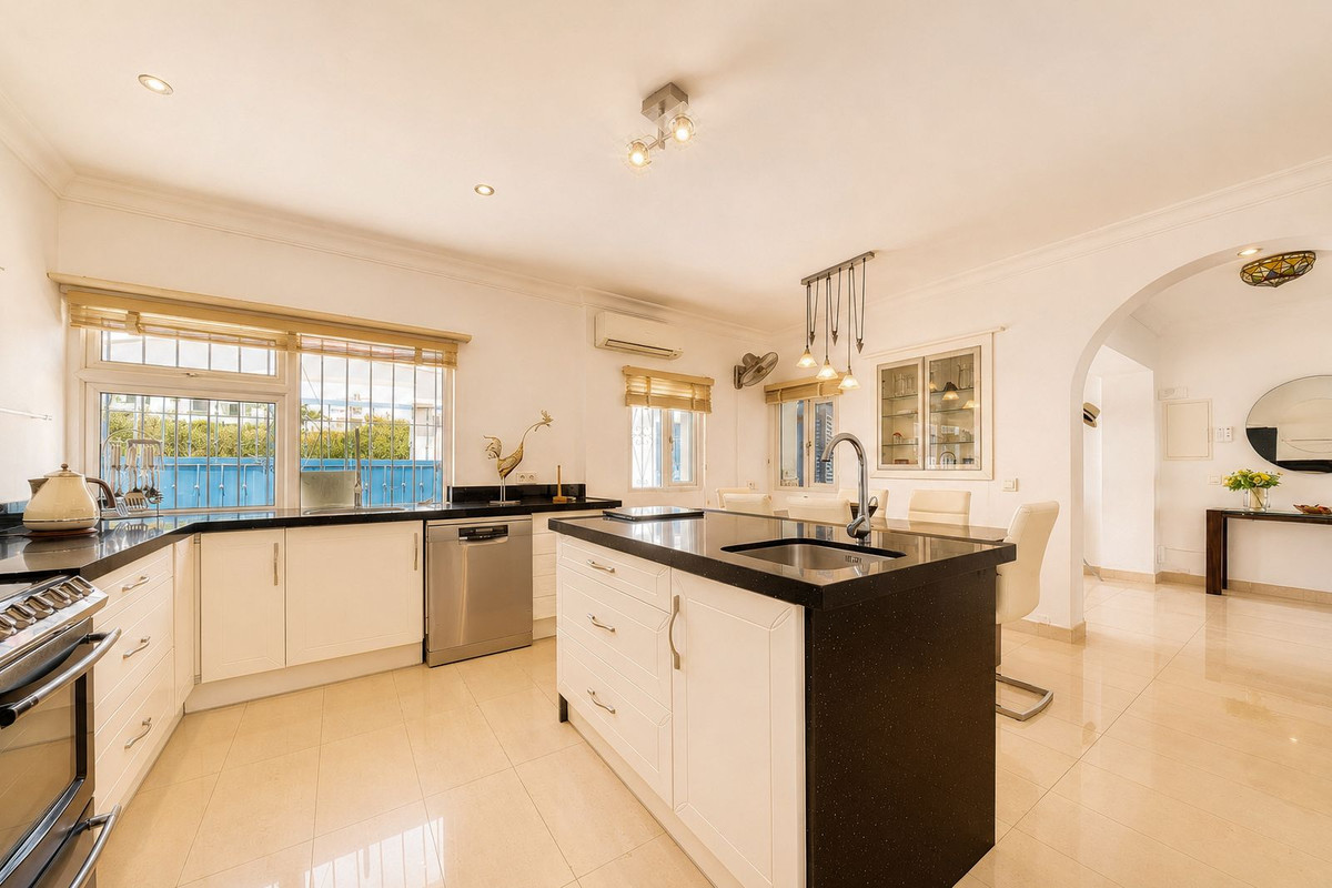 Villa for sale in Manilva