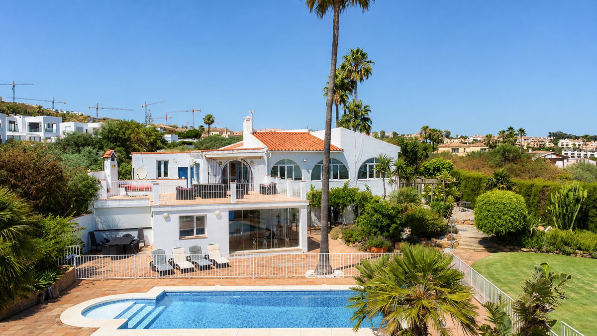 Villa for sale in Manilva