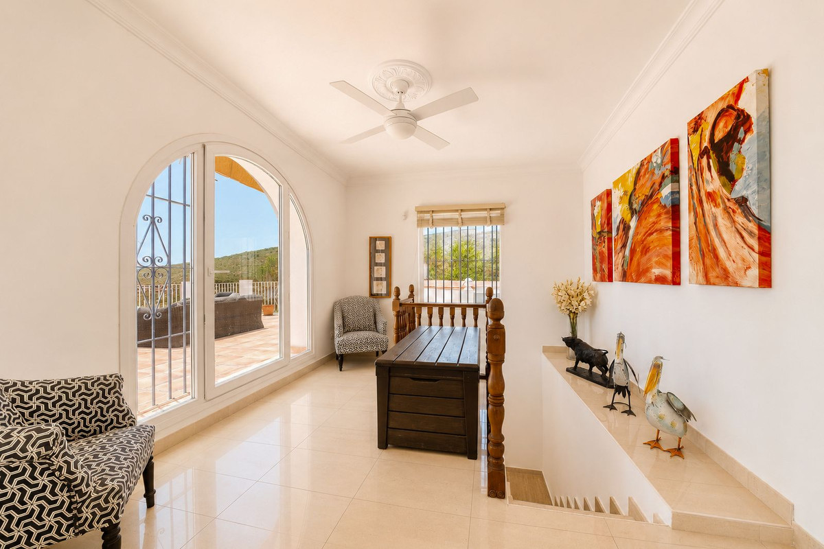 Villa for sale in Manilva