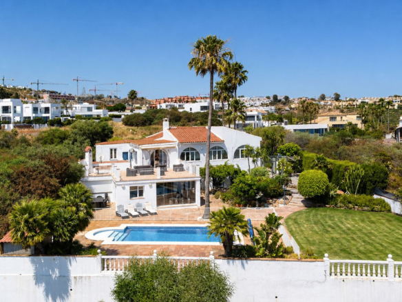 Villa for sale in Manilva