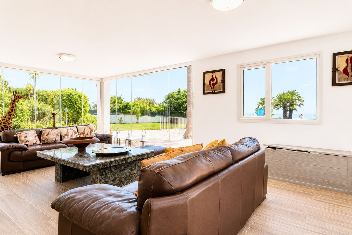 Villa for sale in Manilva